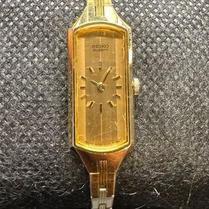 Ladies Seiko 2E20-5179 Watch